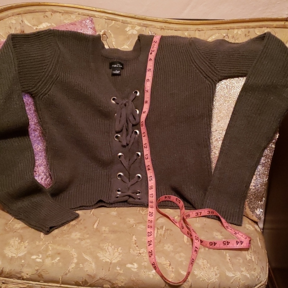 Cropped long sleeved sweater